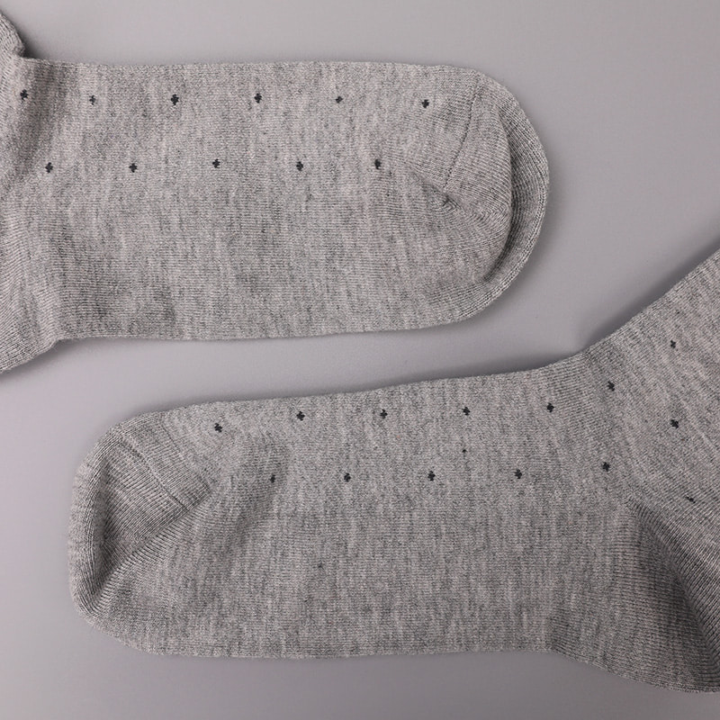 Zacht gesponnen zijde, nylon omwikkeld met ammoniak, onzichtbare ruitvormige jacquard met kleine stippen, handgenaaide winter dikke herensokken WSD2851