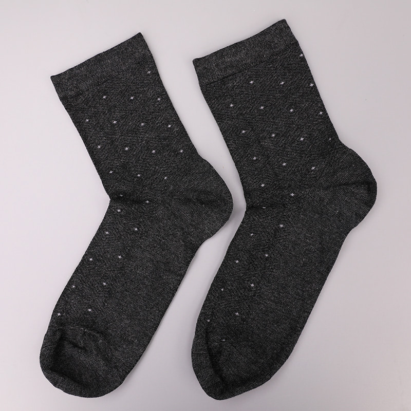 Zacht gesponnen zijde, nylon omwikkeld met ammoniak, onzichtbare ruitvormige jacquard met kleine stippen, handgenaaide winter dikke herensokken WSD2851