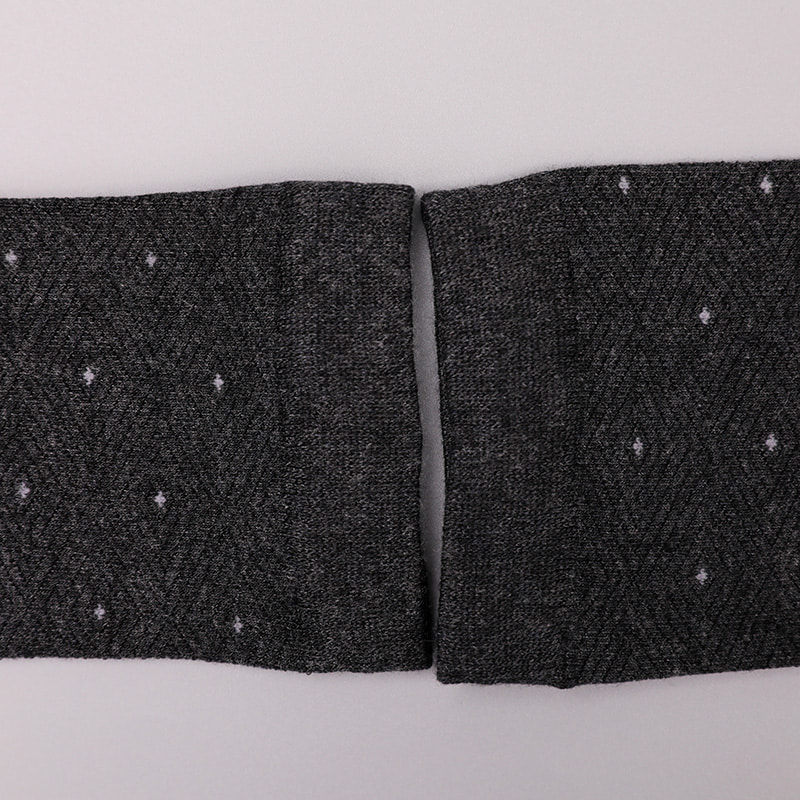 Zacht gesponnen zijde, nylon omwikkeld met ammoniak, onzichtbare ruitvormige jacquard met kleine stippen, handgenaaide winter dikke herensokken WSD2851