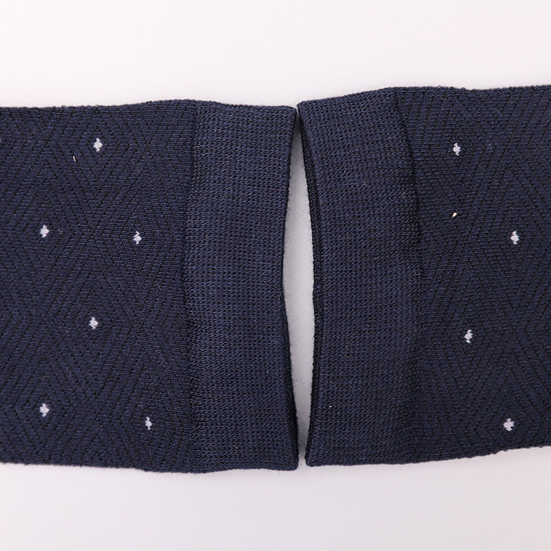 Zacht gesponnen zijde, nylon omwikkeld met ammoniak, onzichtbare ruitvormige jacquard met kleine stippen, handgenaaide winter dikke herensokken WSD2851