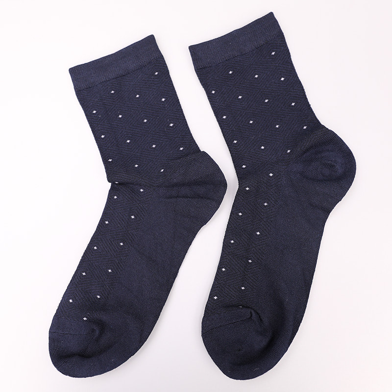 Zacht gesponnen zijde, nylon omwikkeld met ammoniak, onzichtbare ruitvormige jacquard met kleine stippen, handgenaaide winter dikke herensokken WSD2851
