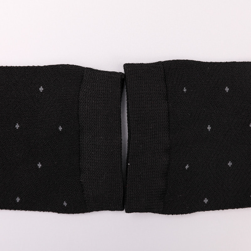 Zacht gesponnen zijde, nylon omwikkeld met ammoniak, onzichtbare ruitvormige jacquard met kleine stippen, handgenaaide winter dikke herensokken WSD2851