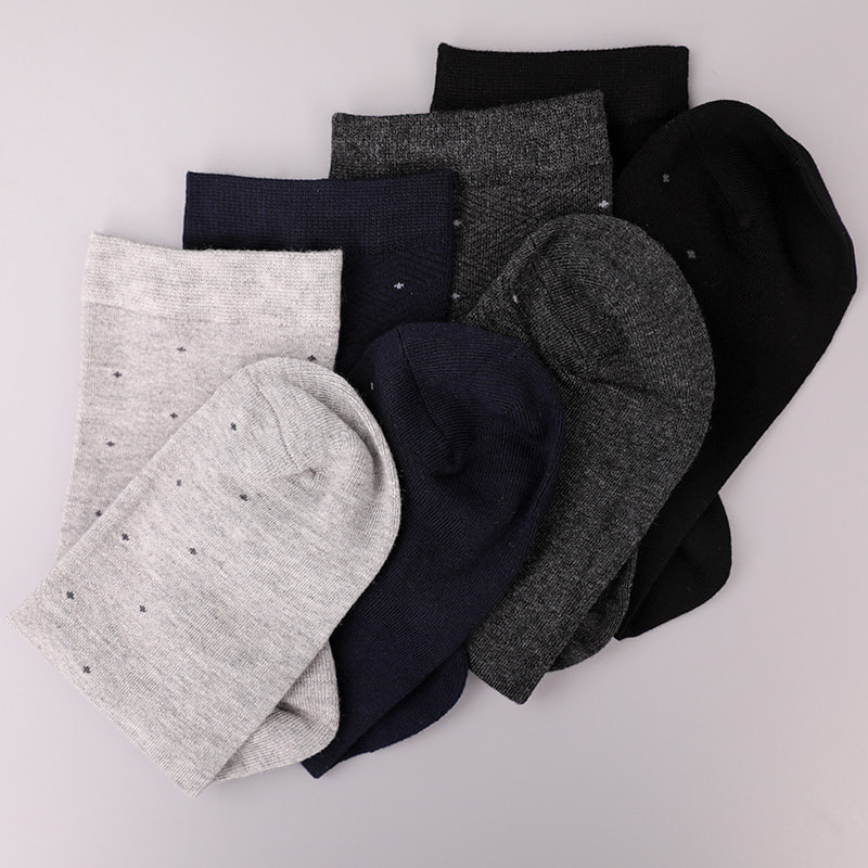 Zacht gesponnen zijde, nylon omwikkeld met ammoniak, onzichtbare ruitvormige jacquard met kleine stippen, handgenaaide winter dikke herensokken WSD2851