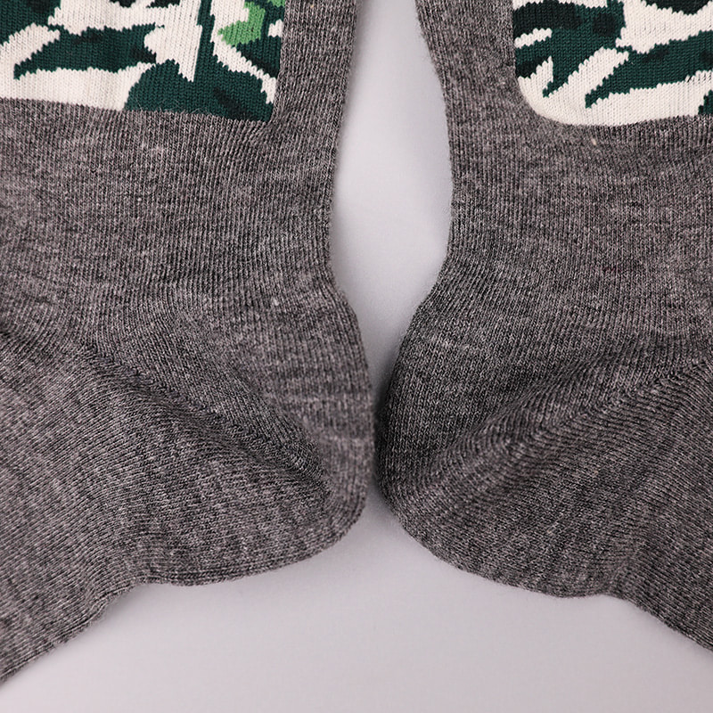 Zacht gesponnen zijde, nylon omwikkeld met spandex imitatie 3D-geprinte jacquard, met de hand gestikte herfst- en winterherensokken WSD2850
