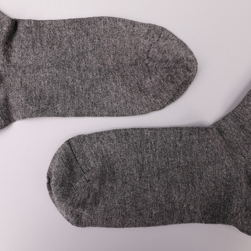 Zacht gesponnen zijde, nylon omwikkeld met spandex imitatie 3D-geprinte jacquard, met de hand gestikte herfst- en winterherensokken WSD2850